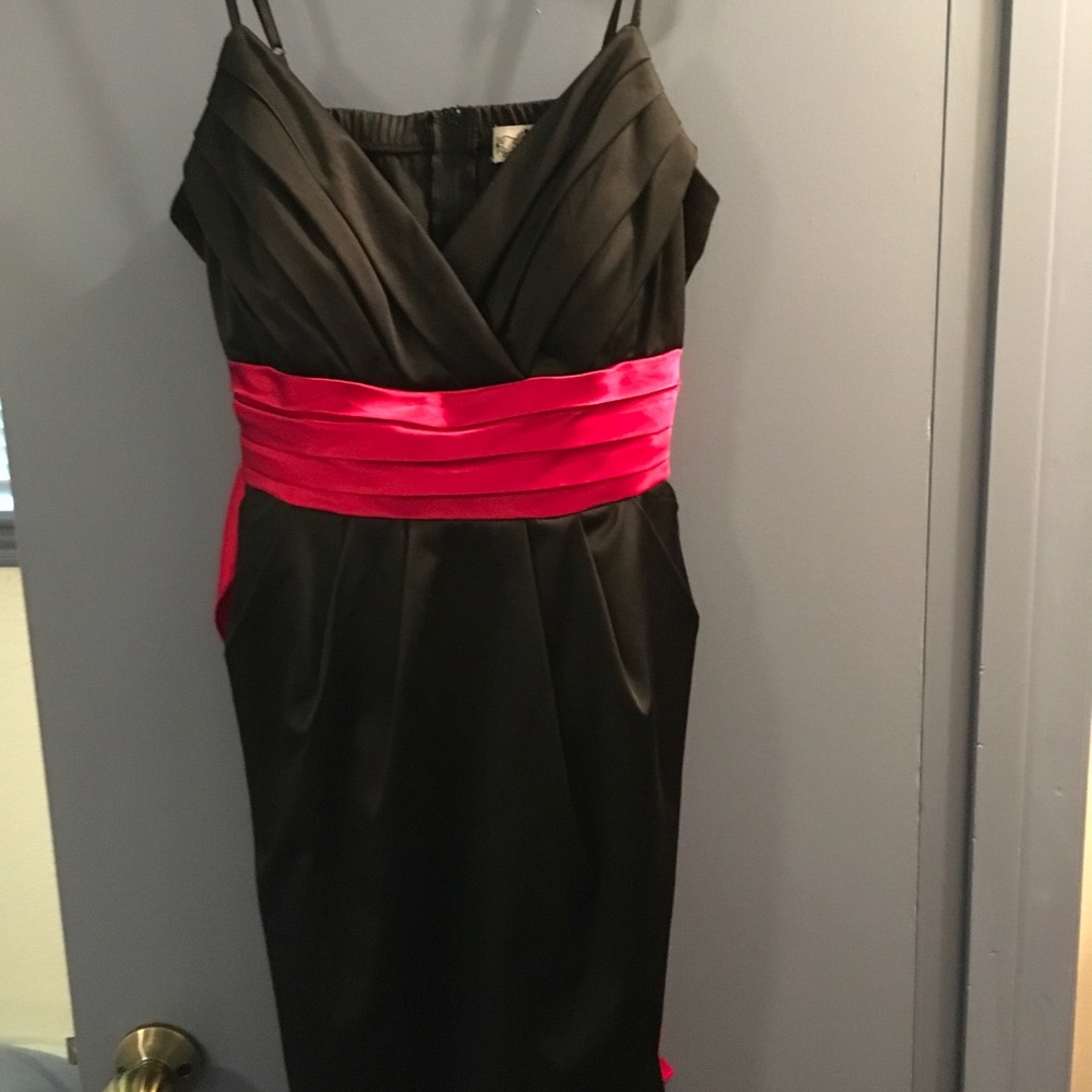 Black dress w red sash